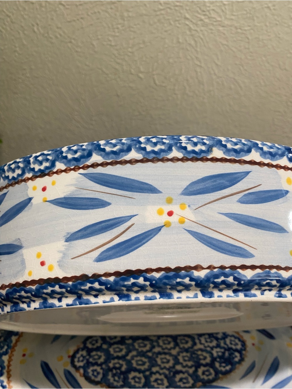 Temptations by Tara, Old World Blue, 1.5 Quart Oval Casserole Dish WithWire Rack - Picture 4 of 13